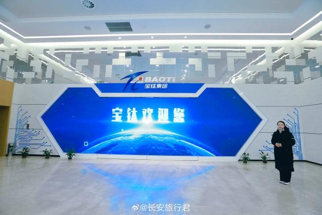 緩步走近寶鈦集團展覽館,映入眼簾就是鈦金屬制品的世界,深潛器載人艙